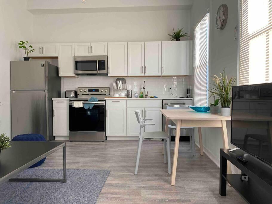 Chic Bungalow Apartment Steps From Armature Works & Downtown Riverwalk Tampa Zewnętrze zdjęcie