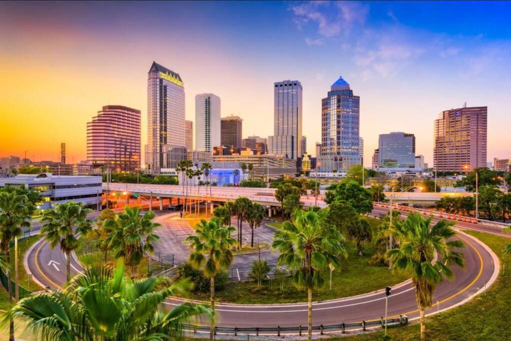 Chic Bungalow Apartment Steps From Armature Works & Downtown Riverwalk Tampa Zewnętrze zdjęcie