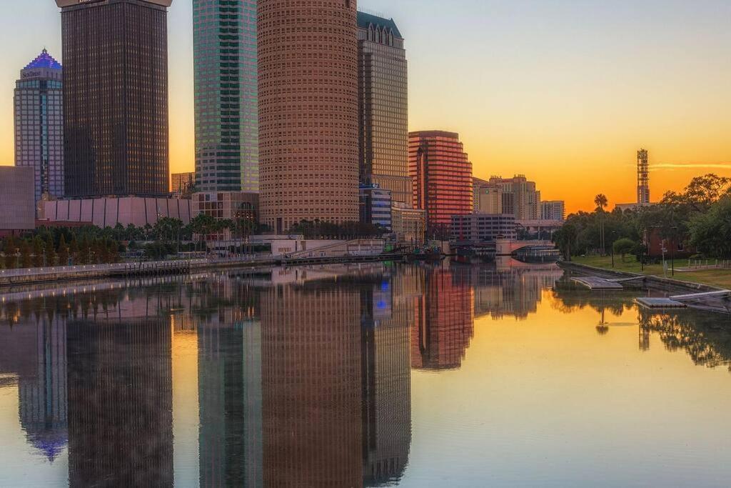 Chic Bungalow Apartment Steps From Armature Works & Downtown Riverwalk Tampa Zewnętrze zdjęcie