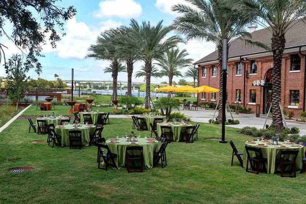 Chic Bungalow Apartment Steps From Armature Works & Downtown Riverwalk Tampa Zewnętrze zdjęcie