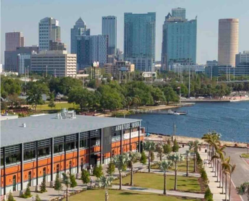 Chic Bungalow Apartment Steps From Armature Works & Downtown Riverwalk Tampa Zewnętrze zdjęcie